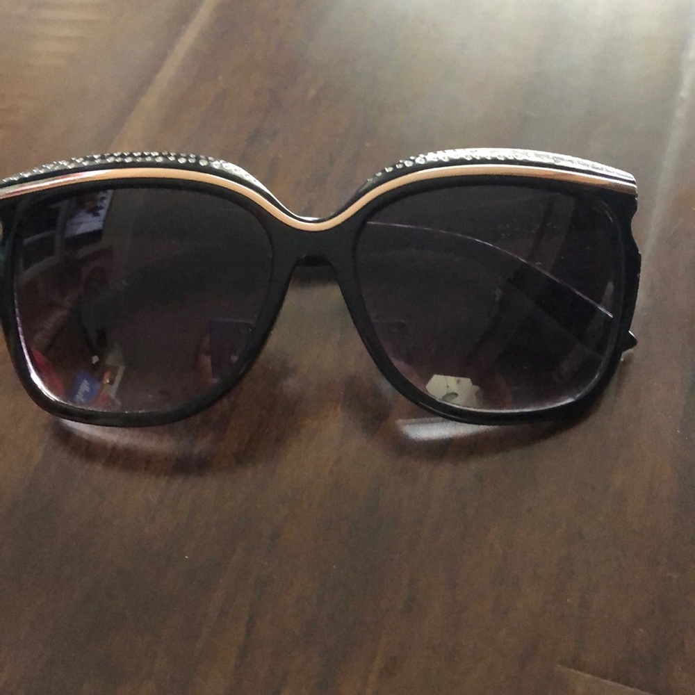 Large square sunglasses no